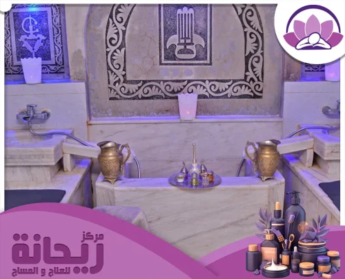 تصميم راقي للحمام المغربي مع تفاصيل مذهلة وأجواء هادئة، لتجربة استرخاء مثالية. 