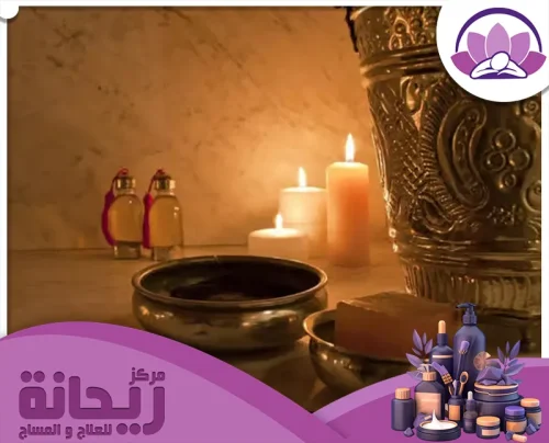 أجواء هادئة مع الشموع والزيوت الطبيعية تمنحك راحة تامة في الحمام المغربي.
